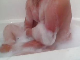 solo shaving my body bath video