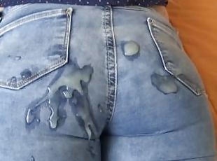 After masturbating, the beautiful stepmother puts on her jeans and ...