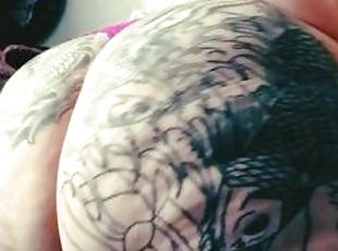 Tatted BBW Booty Bouncing Shaking