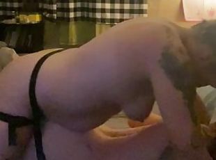 orgasme, gode-ceinture, amateur, anal, babes, lesbienne, tatouage