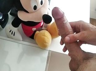 Me Follo a Mickey Mouse y le Doi Unos Pollazos Con Mi Enorme Verga ...