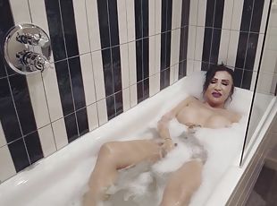 Uks Longest Labia In The Bath - Nicole Dupapillon
