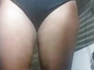 Mostrando Mi Sexy Tanga Y Pantalones Cortos