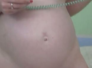 Affectionate pregnant bimbo drilling her big lips pussy using massi...