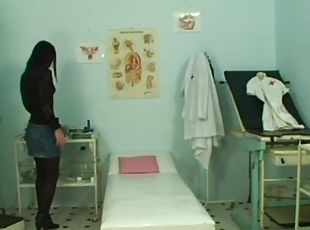 levrette, bureau-office, orgasme, ejaculation-sur-le-corps, médecin, jouet, hardcore, couple, doigtage, bas