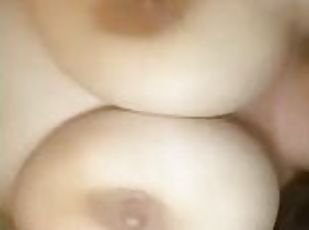 gros-nichons, masturbation, amateur, babes, ados, britannique, naturel, seins, solo, brunette