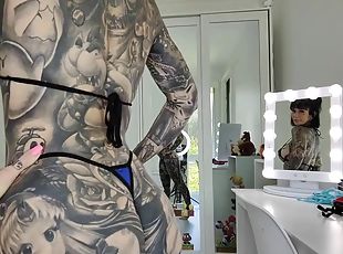 veľké-prsia, žena, amatérske, milfka, pornohviezda, spodné-prádlo, zadok-butt, bikini, tetovanie