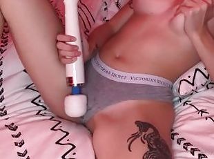 Girlfriend masturbates with magic wand, orgasm and juices pour out ...