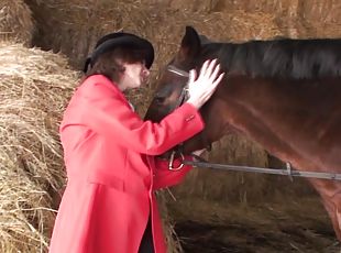 Mature chick Judi fingers her gaping cunt in a barn