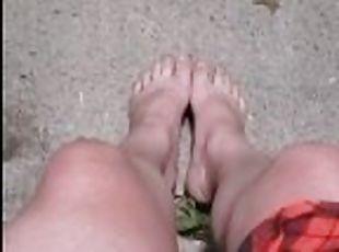 en-plein-air, pisser, public, amateur, pieds, ejaculation, fétiche, solo