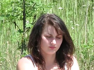 masturbation, en-plein-air, amateur, ados, doigtage, culotte, naturel, solo, brunette, érotique