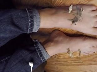 Foot Fetish Chic: The Sensational Seduction of Toe-Tantalizing Clot...