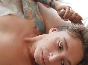 amatérske, striekanie-semena, milfka, pár, pov, blondýna, vtipné, hotel, tetovanie