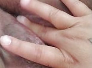 clítoris, peluda, masturbación, coño-pussy, squirting, amateur, latino, regordeta, con-los-dedos, primera-persona