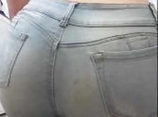 Pissing and Farting in Tight Jeans
