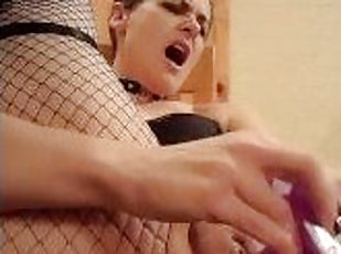 Dominatrix Fiona Fluxx just HAS to cum after she's done with her su...