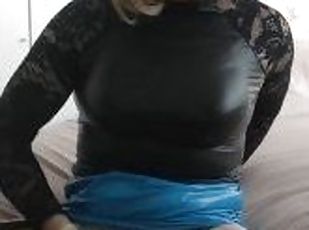 Tranny wanking and eating cum