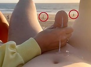 masturbare-masturbation, public, amatori, matura, jet-de-sperma, laba, plaja, masturbare, sperma, prinsa