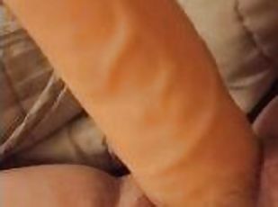 paroasa, masturbare-masturbation, pasarica, amatori, jucarie, dildo, solo, alb