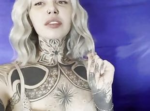 mastrubacija, orgazem, muca, amaterski, fingering, noge, solo, tattoo, nagajanje