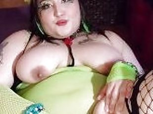 Plump raver goth girl spreads herself at the afterparty while you w...