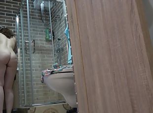 HD homemade video of my nude girlfriend freshening up in the bathroom
