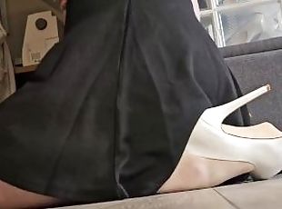 I fuck my dildo in my white heels, until I cum and orgasm all over ...
