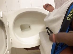 grosse, pisser, amateur, énorme-bite, gay, black, belle-femme-ronde, joufflue, jeune-18, toilette