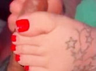 He loved cumming on my pretty red toes