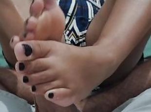 Black toes footjob ends up in a huge cumshot