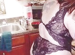 culo, tetas-grandes, amateur, madurita-caliente, mamá, regordeta, medias, cocina, lencería, natural