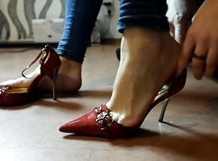 Trying high heels on her sexy feet (foot tease, shoe fetish, big fe...