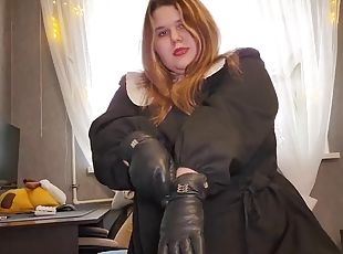 BBW vampire mistress in leather gloves jerks off with elements of b...